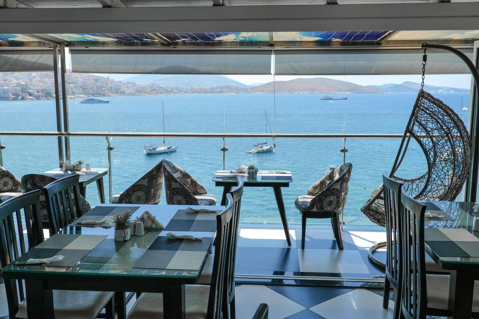 Republika Hotel Sarande Ngoại thất bức ảnh