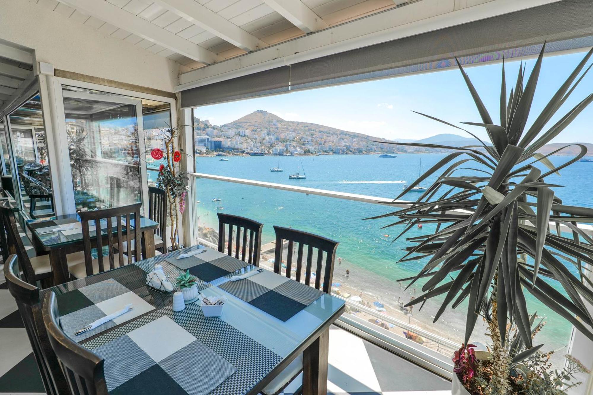 Republika Hotel Sarande Ngoại thất bức ảnh